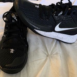 Kyrie 5 Oreo basketball shoes